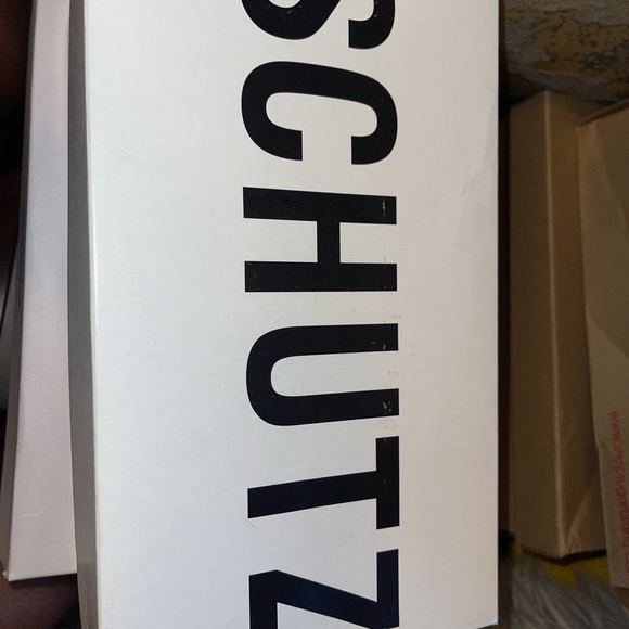 SCHUTZ
Olly Block Heel Leather Sandals - Picture 4 of 7